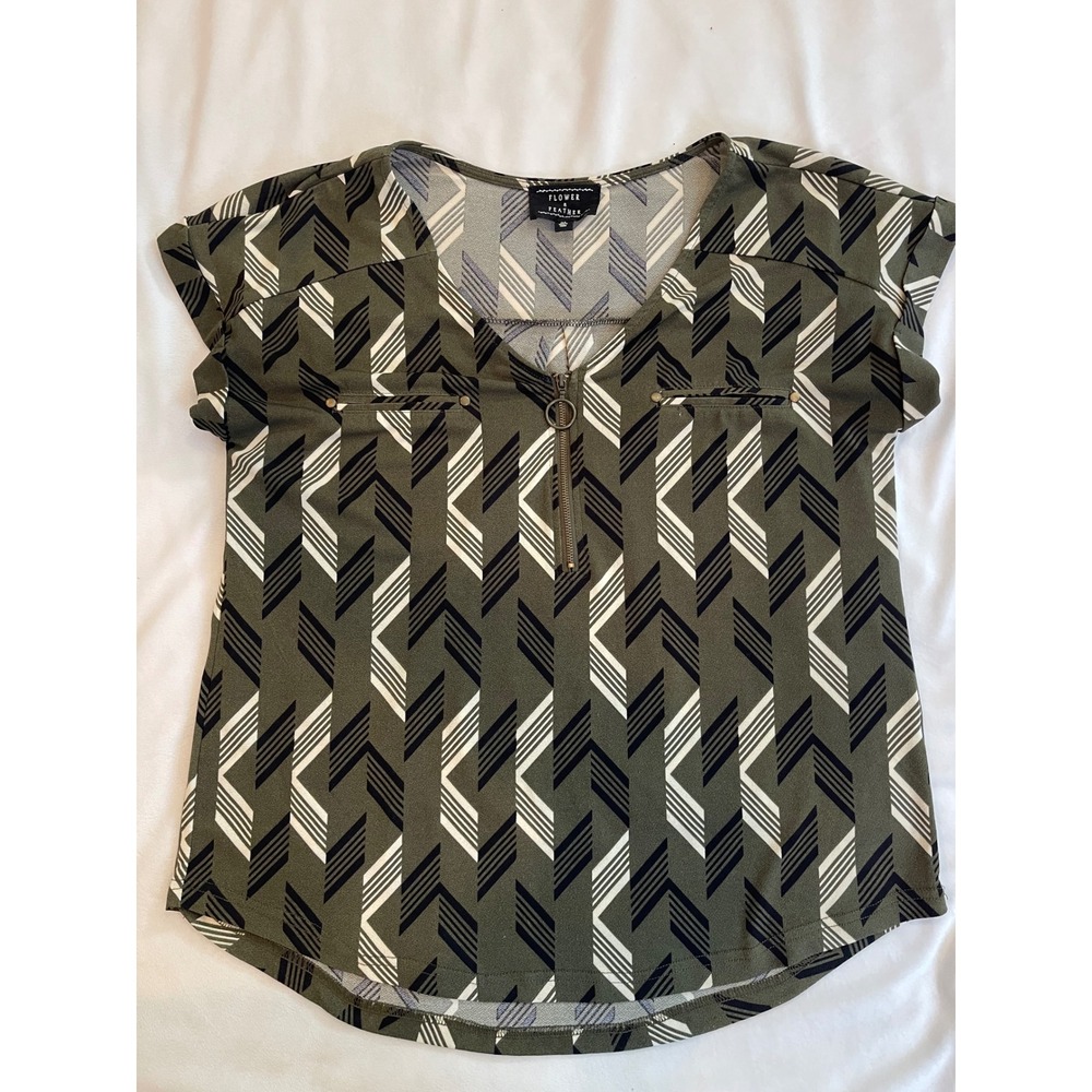 Flower & Feather‎ Olive Green Geometric Chevron Half Zip Blouse Short Sleeve M